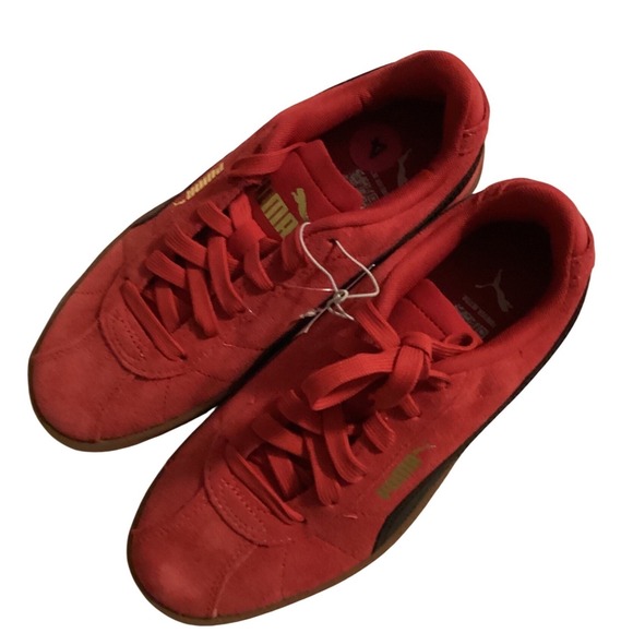Puma Suede Red Black Gum Low Top Sneakers Gold Logo Youth 4.5 - Picture 2 of 7